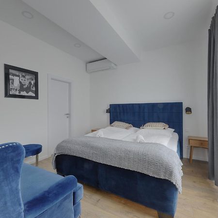 Shone Apartment Old Town 2 Bedroom Братислава Экстерьер фото