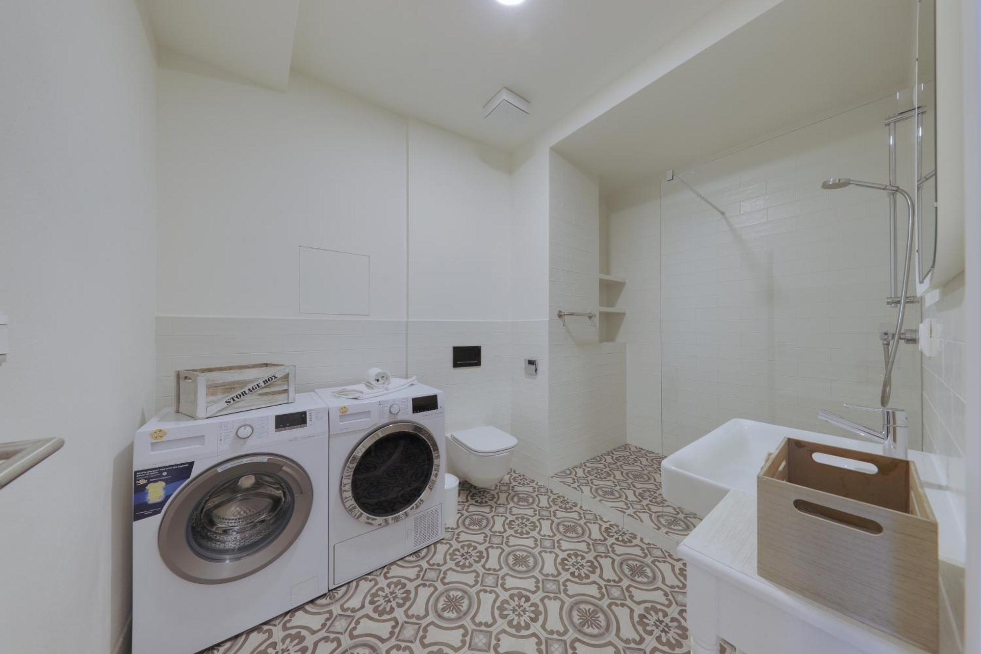 Shone Apartment Old Town 2 Bedroom Братислава Экстерьер фото