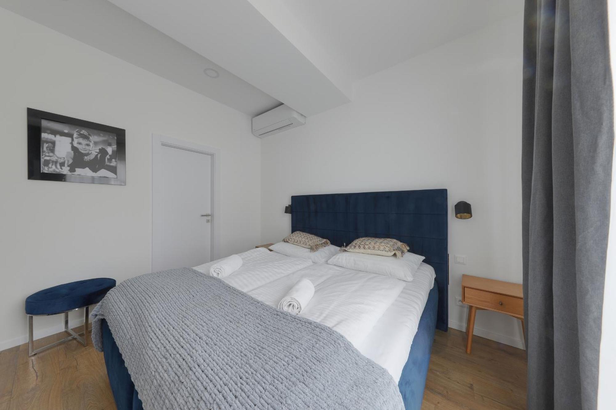 Shone Apartment Old Town 2 Bedroom Братислава Экстерьер фото