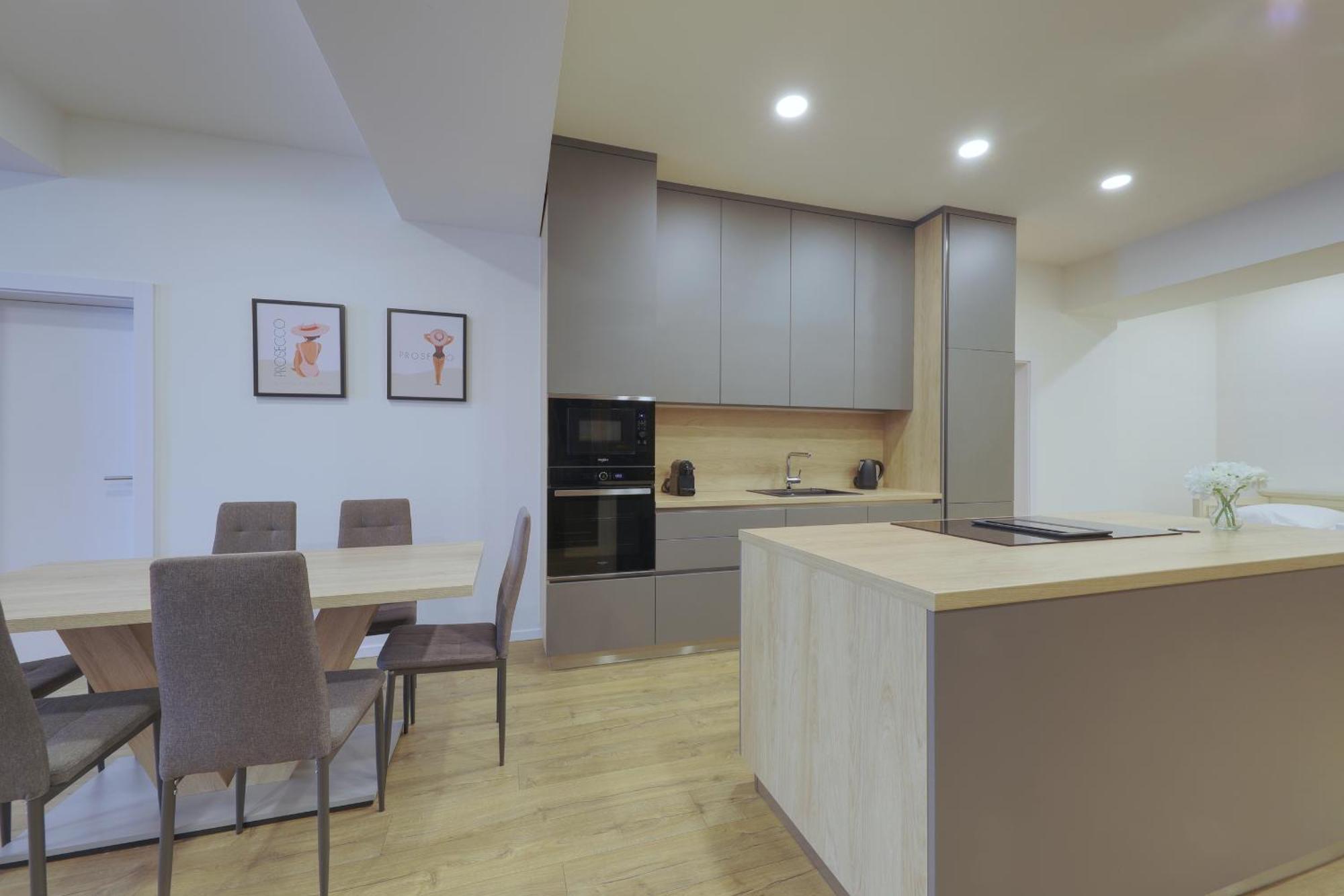 Shone Apartment Old Town 2 Bedroom Братислава Экстерьер фото