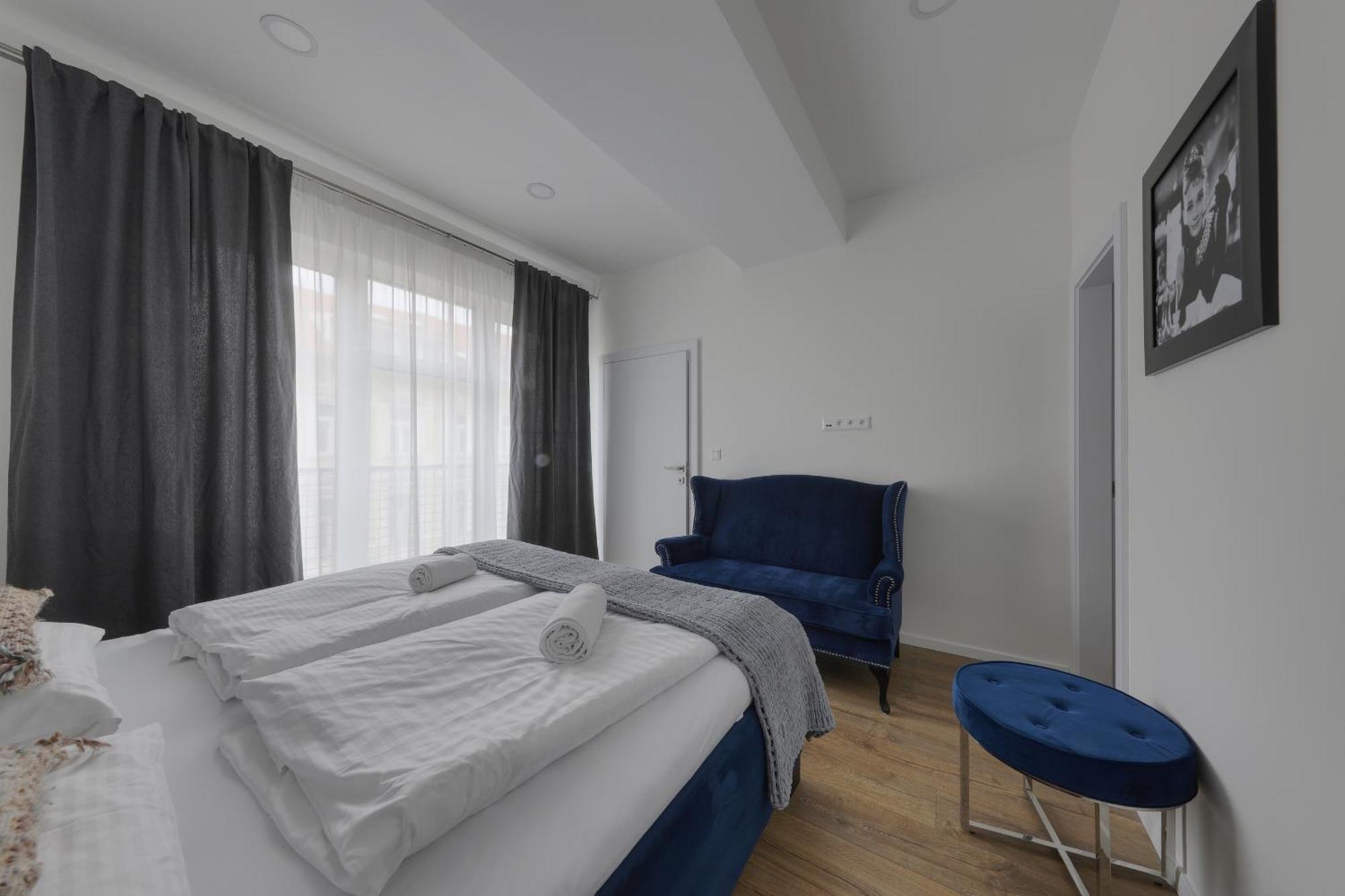 Shone Apartment Old Town 2 Bedroom Братислава Экстерьер фото