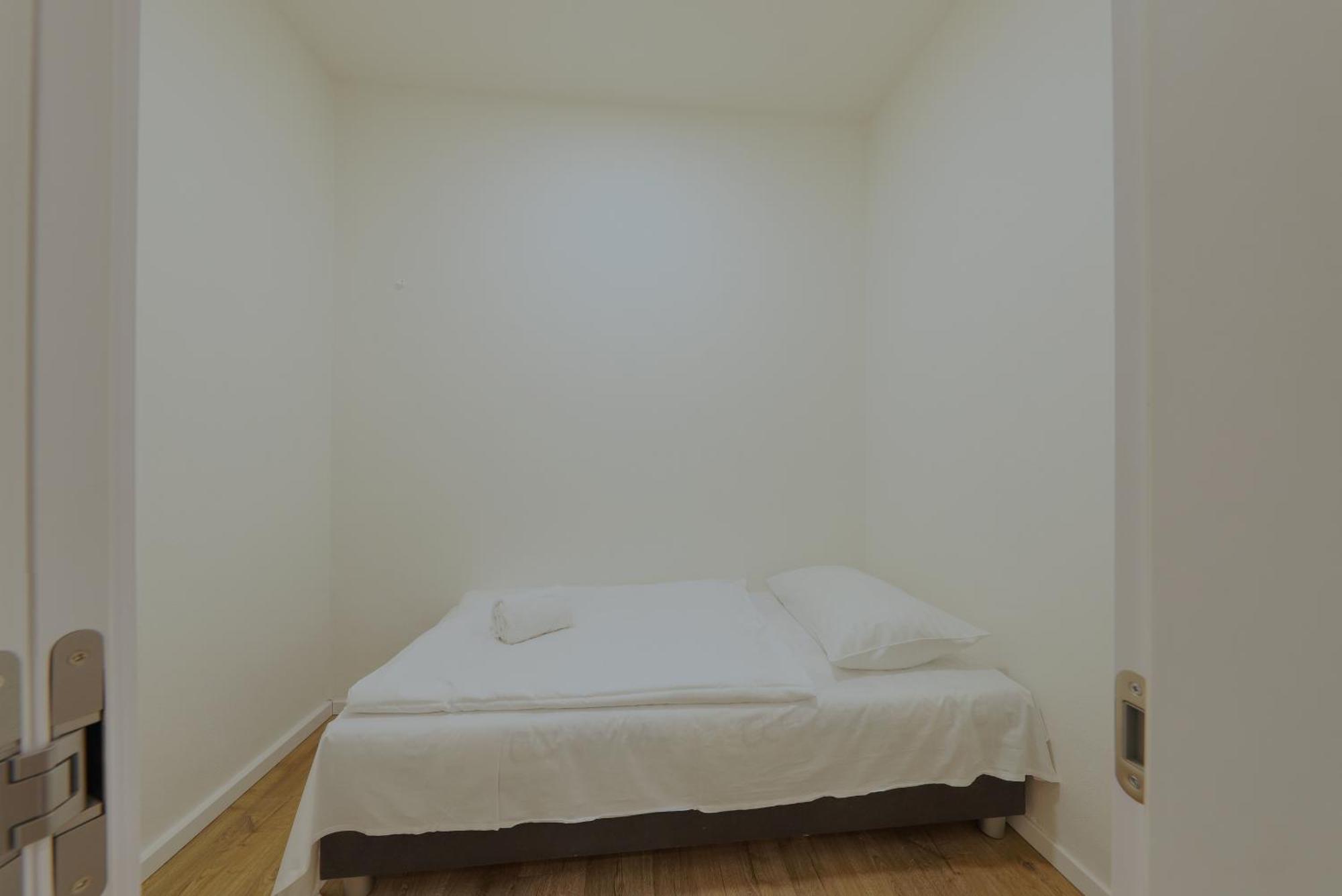 Shone Apartment Old Town 2 Bedroom Братислава Экстерьер фото
