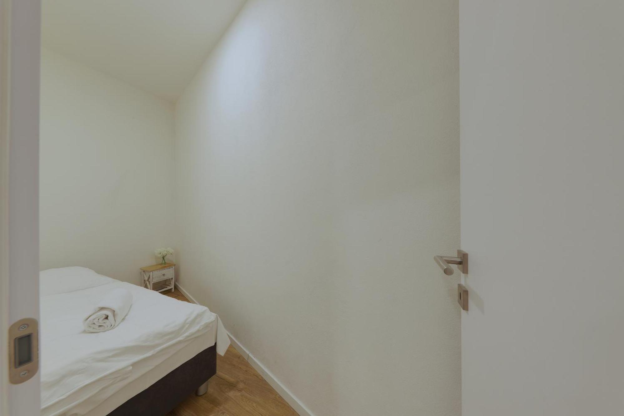 Shone Apartment Old Town 2 Bedroom Братислава Экстерьер фото