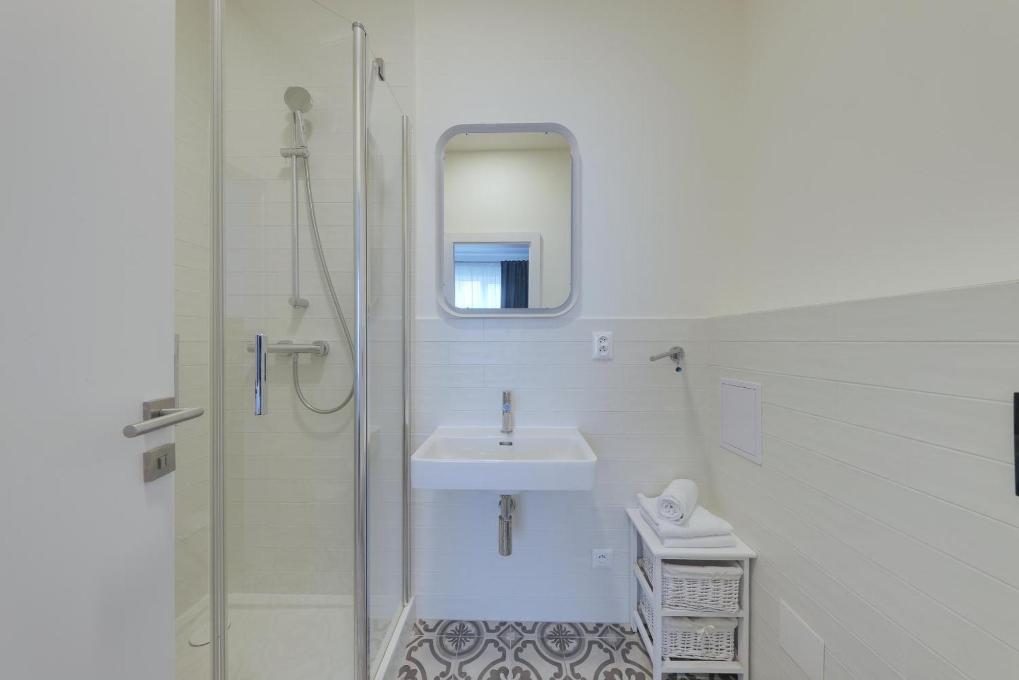 Shone Apartment Old Town 2 Bedroom Братислава Экстерьер фото