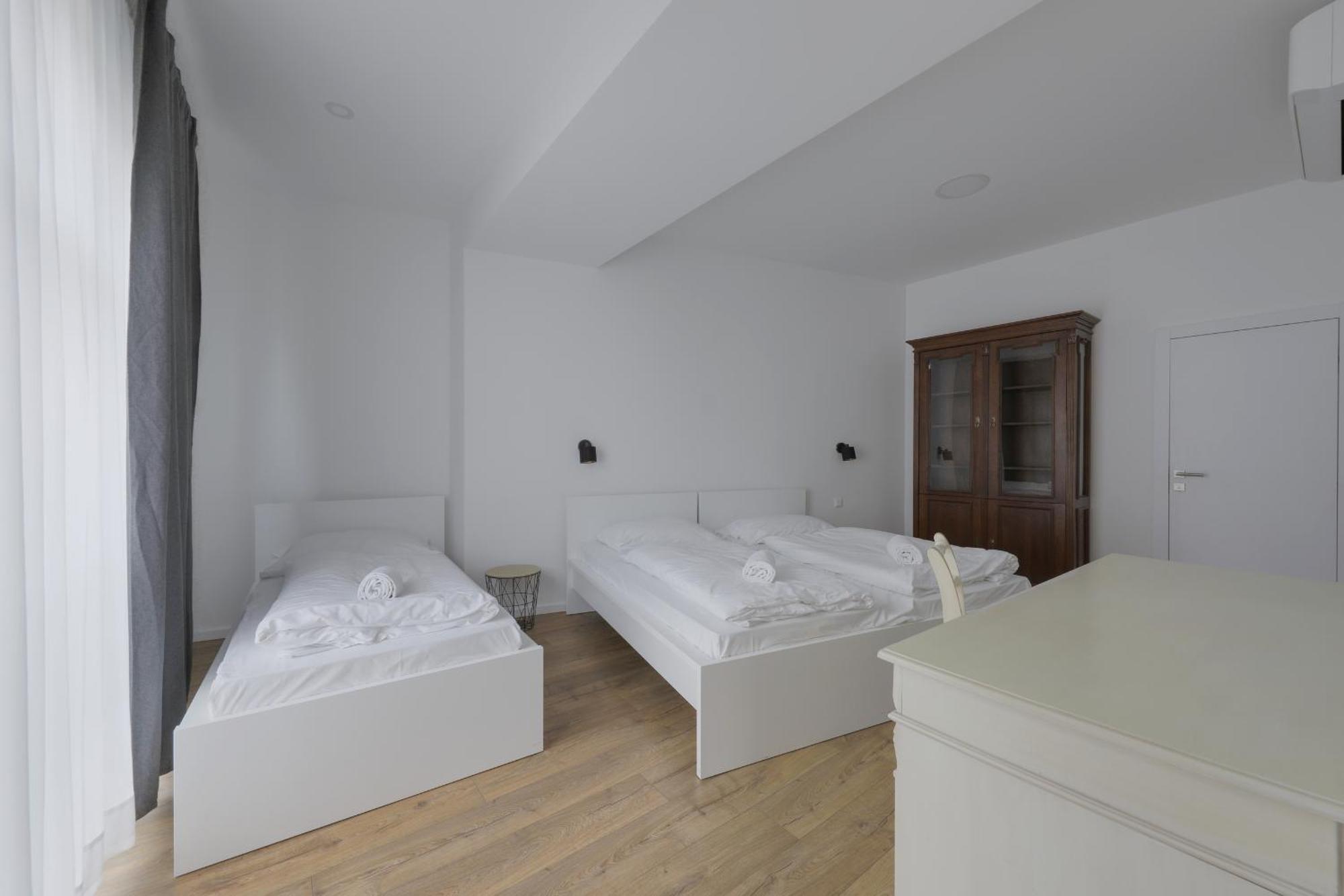 Shone Apartment Old Town 2 Bedroom Братислава Экстерьер фото